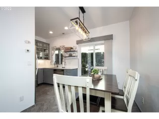 Photo #5: 22323015 Listing