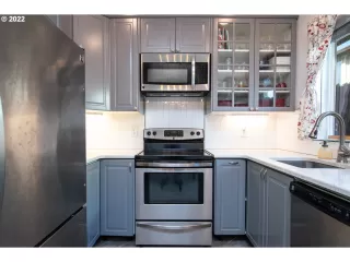 Photo #6: 22323015 Listing