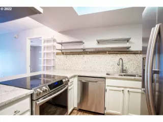 Photo #5: 22325014 Listing