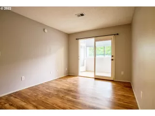 Photo #6: 22325014 Listing