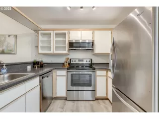 Photo #2: 22325029 Listing