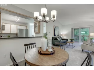 Photo #6: 22325029 Listing