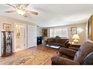 Photo #4: 22327022 Listing