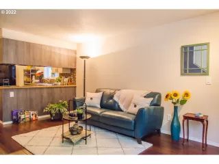 Photo #6: 22328712 Listing