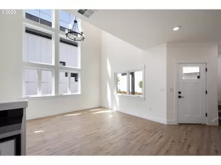 Photo #6: 22329505 Listing