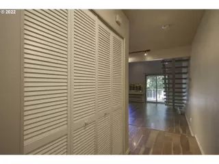 Photo #5: 22330136 Listing