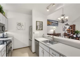 Photo #6: 22330318 Listing 