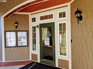 Photo #5: 22330460 Listing