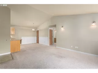 Photo #6: 22331270 Listing