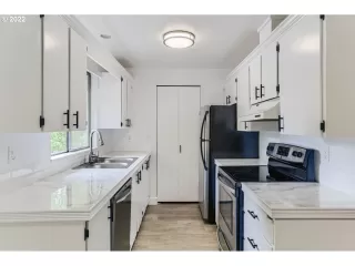 Photo #6: 22332886 Listing 