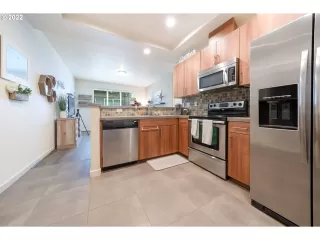 Photo #4: 22333814 Listing