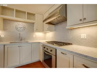 Photo #4: 22333957 Listing