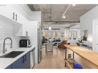 Photo #2: 22334078 Listing