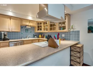 Photo #5: 22334529 Listing 