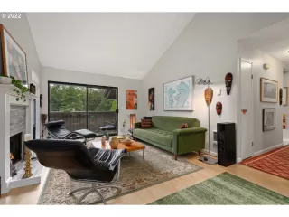 Photo #6: 22334684 Listing