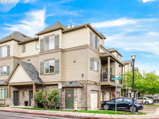 MLS: 22336026 Condo For Sale