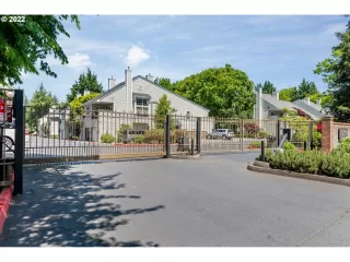 Photo #4: 22337140 Listing