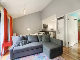 Photo #5: 22338391 Listing