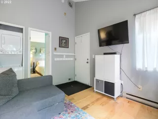 Photo #6: 22338391 Listing