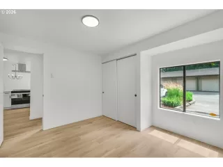 Photo #4: 223390233 Listing