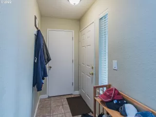 Photo #5: 22340589 Listing