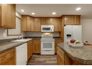 Photo #3: 22340871 Listing