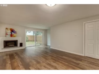 Photo #5: 22340871 Listing