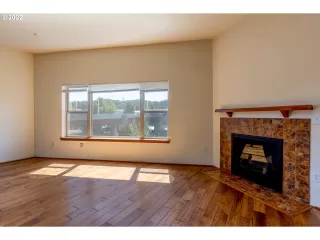 Photo #4: 22342158 Listing