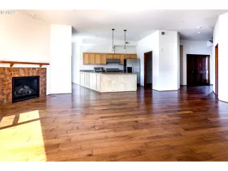 Photo #5: 22342158 Listing