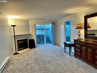 Photo #5: 22342344 Listing