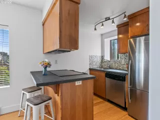 Photo #4: 22342647 Listing