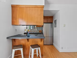 Photo #5: 22342647 Listing