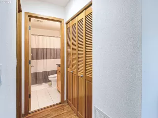 Photo #6: 22343823 Listing