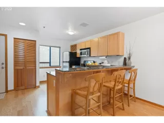 Photo #5: 22344263 Listing