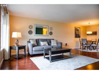 Photo #4: 22345969 Listing