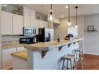 Photo #5: 22346395 Listing