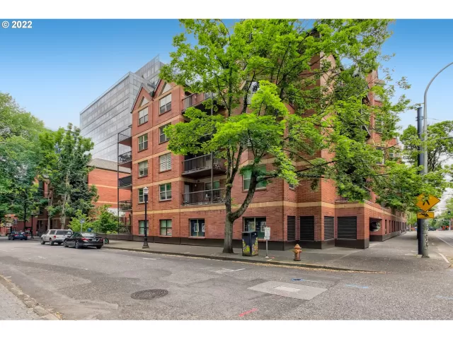 MLS: 22346441 Condo For Sale