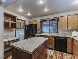 Photo #5: 22346598 Listing