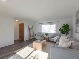 Photo #5: 22349301 Listing