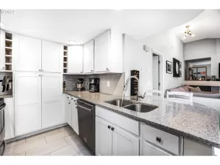 Photo #5: 22349833 Listing 