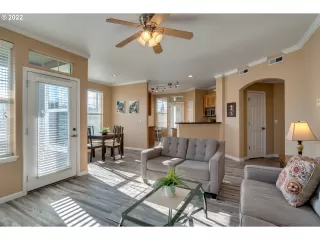 Photo #4: 22350164 Listing