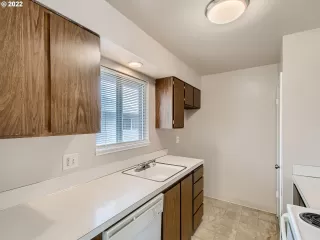 Photo #4: 22351479 Listing