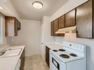 Photo #5: 22351479 Listing