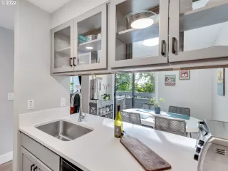 Photo #4: 22352829 Listing