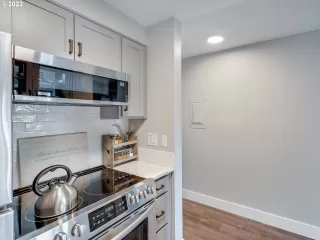 Photo #5: 22352829 Listing