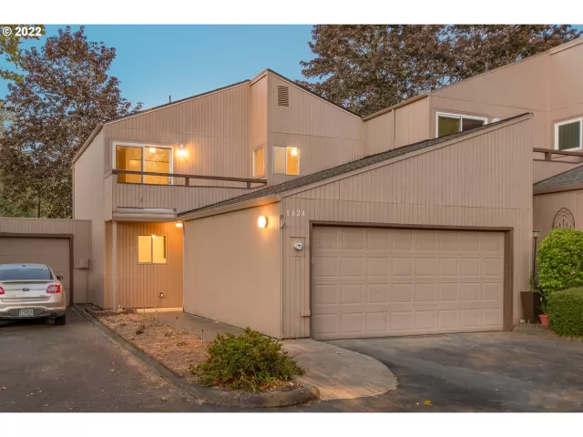 MLS: 22353042 Condo For Sale