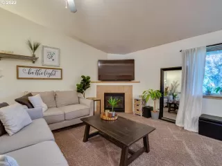 Photo #4: 22355404 Listing