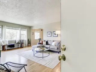 Photo #3: 22356142 Listing