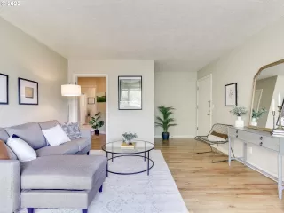 Photo #5: 22356142 Listing