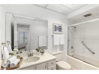 Photo #5: 22357347 Listing